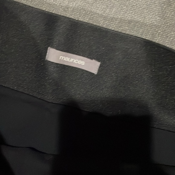 MAURICES Black Coated Faux Leather Mini Skirt Size 6 - Picture 5 of 12